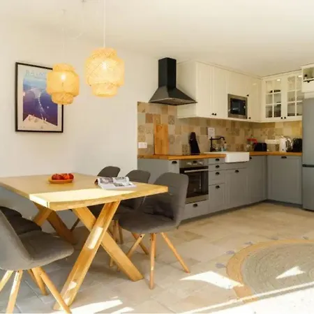 House - Private At Balaton Σπίτι διακοπών Balatonakarattya